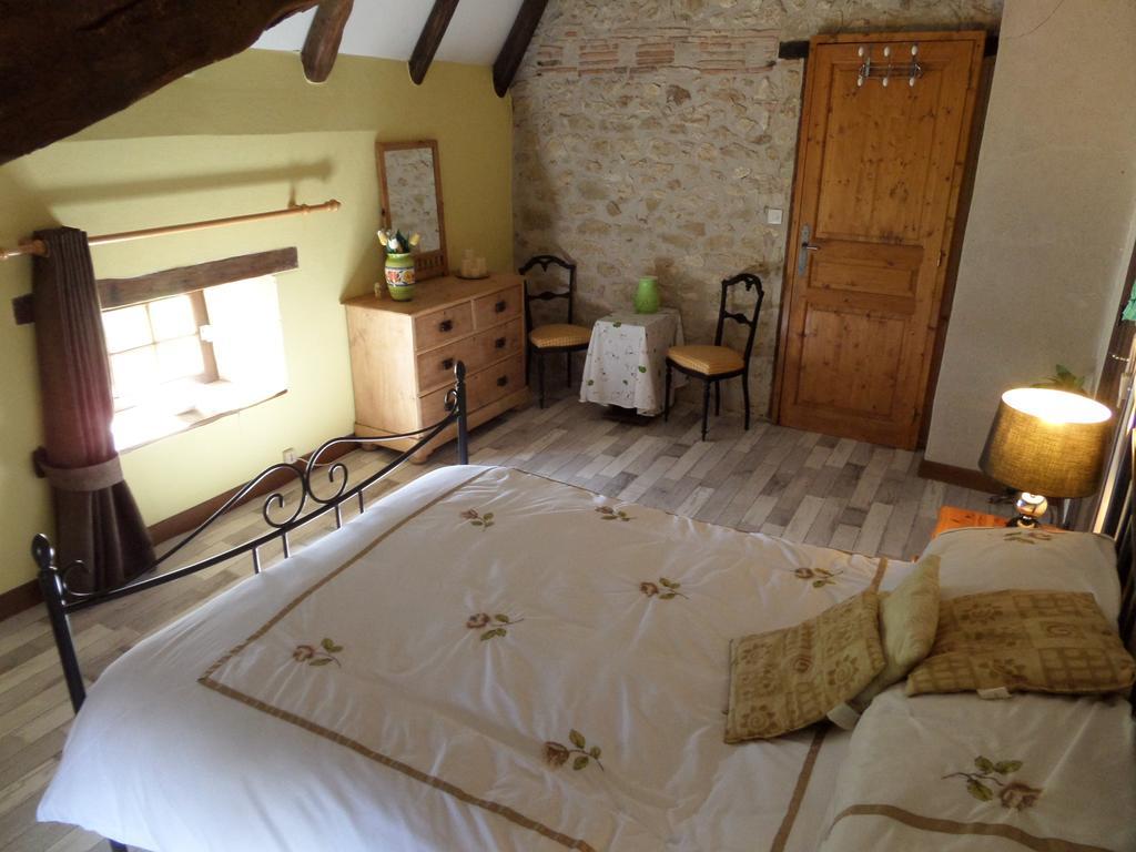 Biou Bed and Breakfast La Sauvetat-sur-Lède Kamer foto